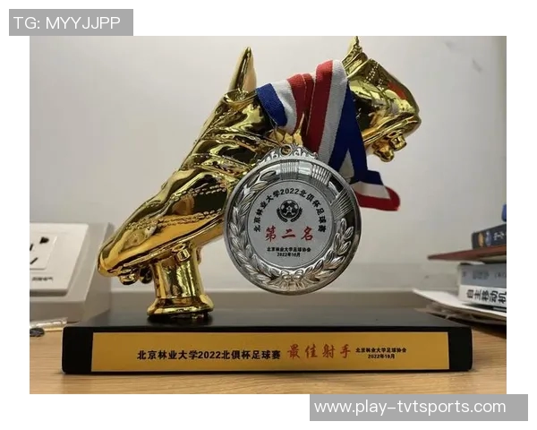 足球的荣耀与梦想:探寻世界各大足球奖杯背后的故事与意义 足球的荣耀与梦想:探寻世界各大足球奖杯背后的故事与意义